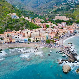 Albergue Beach House, Giardini Naxos
